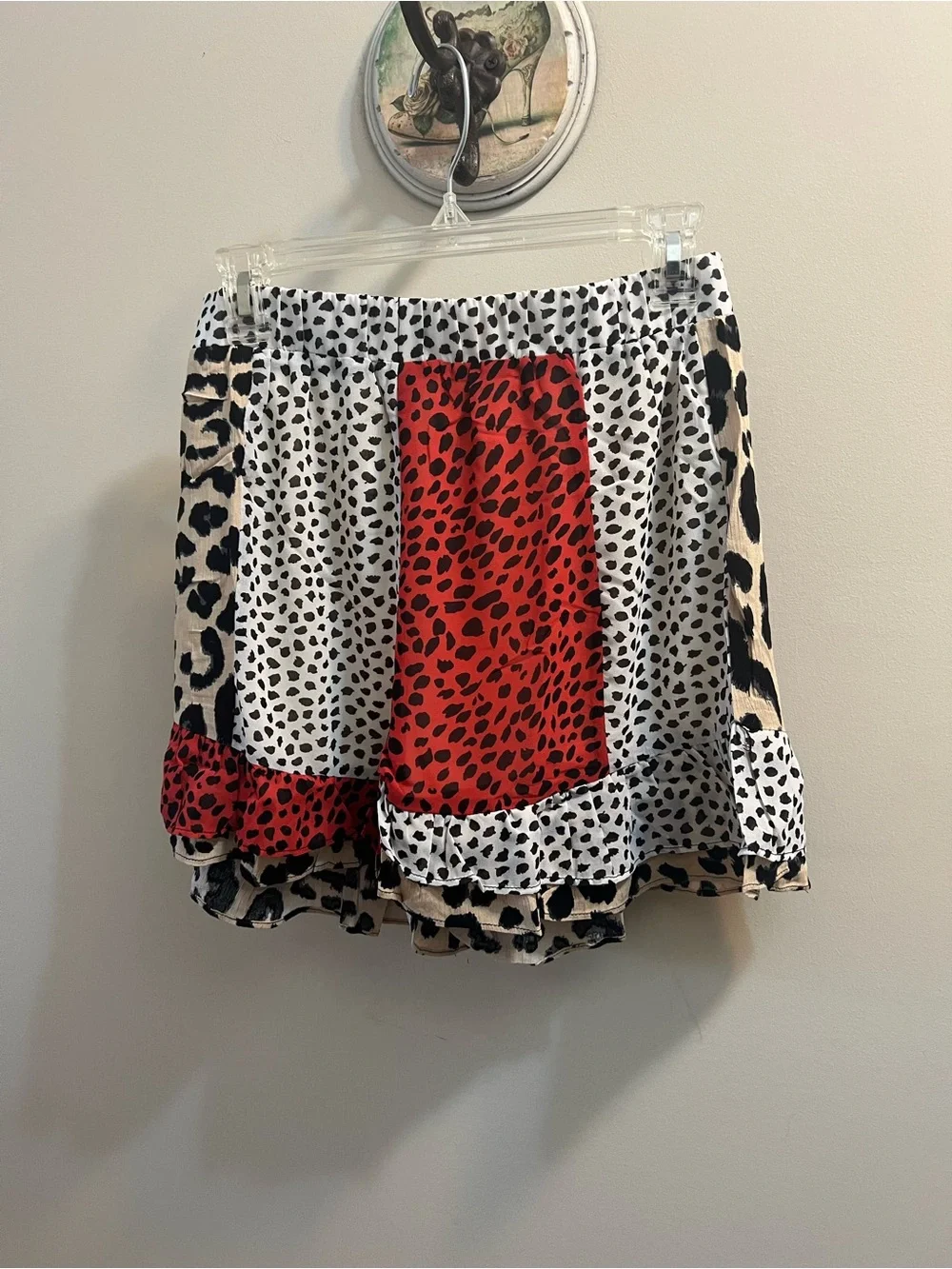 Umgee Leopard Print Ruffle Shorts in Tan, Black & Red Accent Size M NWT